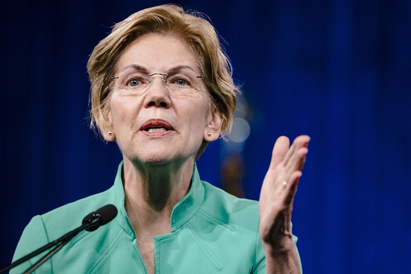  Thượng nghị sĩ Elizabeth Warren giới thiệu dự luật hạn chế giao dịch tiền điện tử với Nga
