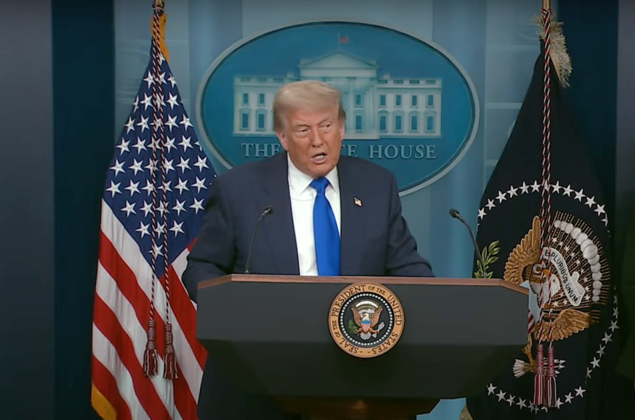 Trump né tránh câu hỏi về việc thoái vốn tiền điện tử để thông qua các dự luật quan trọng