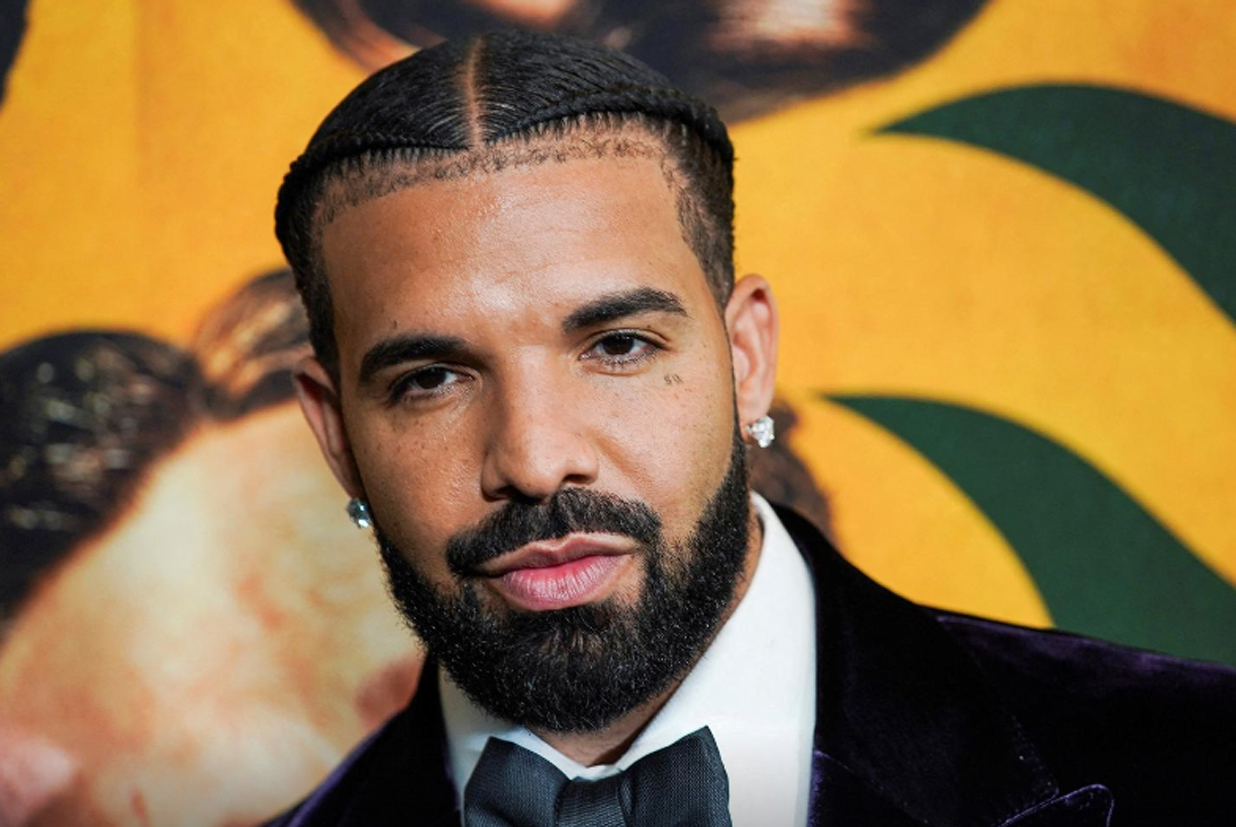 Rapper nổi tiếng Drake đặt cược 1 triệu USD bằng bitcoin cho Patriots trước Super Bowl LX